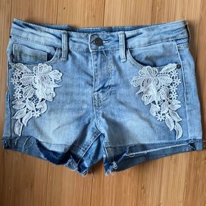 VIGOSS girls jean shorts with white lace on front